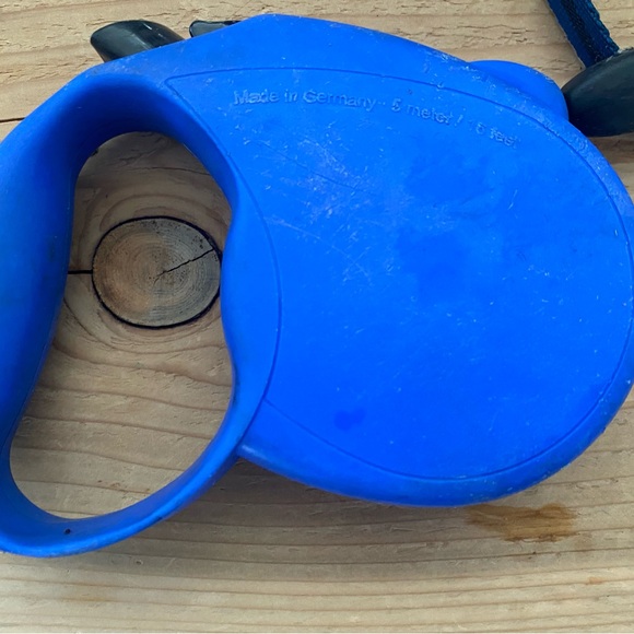 3 for $15 FLEXI STANDARD RETRACTABLE CORD
DOG LEASH L-BLACK-5 METER - Picture 4 of 7